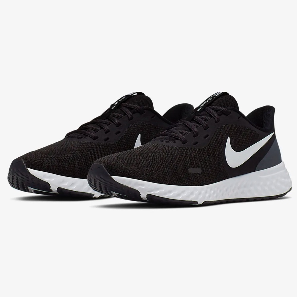 Women size 7 Nike Revolution 7 running shoe